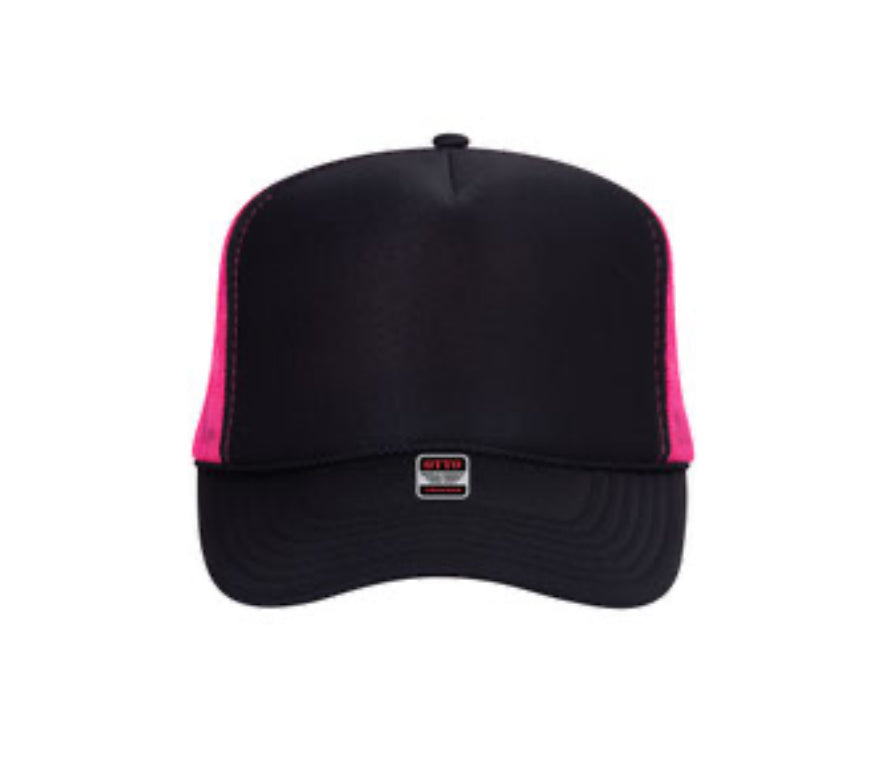 🫧QŪ€€Ń🫧  pink/black cap